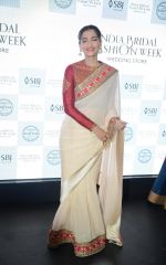 Sonam Kapoor during the launch of the first Indian Bridal Fashion Week Wedding Store, in New Delhi on 9th Sept 2016 (29)_57d4178bb3c8e.jpg