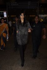 Sonam Kapoor snapped at airport on 10th Sept 2016 (34)_57d504beda2bf.JPG