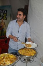 Arbaaz Khan at Sohail Khan biryani party on 13th Sept 2016 (3)_57d7ea83124fa.jpg