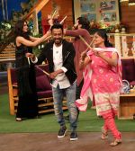 Riteish Deshmukh, Nargis Fakhri and Dharmesh Yelande on the sets of The Kapil Sharma Show on 15th Sept 2016 (5)_57db931562ae7.jpg