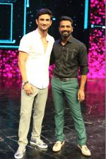 Sushant Singh Rajput & Remo D_souza on the sets of Dance Plus season 2 ( 2)_57e010cce2199.jpg