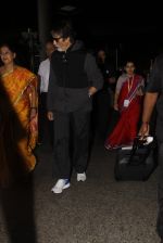 Amitabh Bachchan snapped at airport on 22 Sept 2016 (18)_57e5393c2e03f.JPG