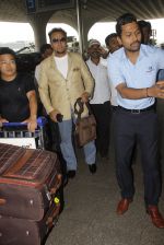 Gulshan Grover snapped at airport on 22 Sept 2016 (22)_57e5395643bfb.JPG