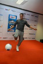 Akshay Kumar at HT GIFA Football event on 24th Sept 2016 (25)_57eab16c44a8d.jpg