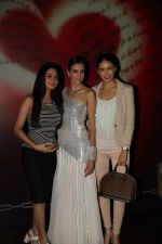 Alesia Raut with friends_57ea9f8192b55.jpg