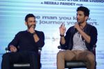 Mahendra Singh Dhoni, Sushant Singh Rajput at MS Dhoni press meet in Delhi on 27th Sept 2016 (14)_57ec048ccee85.jpg