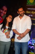 Ajay Devgan at smile foundation event with daughter Nysa on 28th Sept 2016 (62)_57ecb3b4a6ca3.JPG