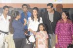 Alia Bhatt and Akshay Kumar for prize distribution for female martial arts for self defense course on 2nd Oct 2016 (15)_57f11ccdb482c.JPG