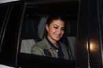 Jacqueline Fernandez snapped at private airport on 1st Oct 2016 (14)_57f0f9fba5bdc.JPG