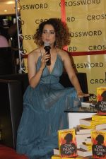 Kangana Ranaut at Chetan Bhagats new novel One Indian Girl launch in Oberoi Mall on 1st Oct 2016 (21)_57f0fb0cb0e18.JPG