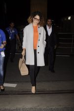Kangana Ranaut leaves for 2 month to usa for simean movie shoot on 3rd Oct 2016 (10)_57f3a702b9a25.JPG
