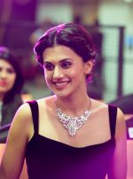 Taapsee Pannu at Phoenix Autumn Winter Fashion Show 2016 on 3rd Oct 2016 (20)_57f4824874749.jpg