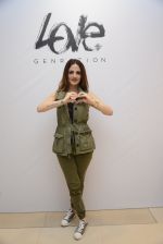 Suzanne Khan at Love Generation launch at Shoppers Stop on 7th Oct 2016 (247)_57f8a17fce9e9.jpg