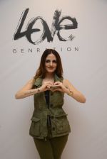 Suzanne Khan at Love Generation launch at Shoppers Stop on 7th Oct 2016 (249)_57f8a19bb9e2b.jpg