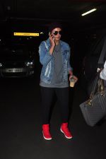 Huma Qureshi snapped at airport on 9th Oct 2016 (15)_57fb6bd20a93a.JPG