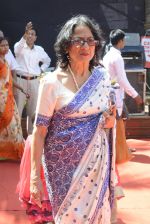 Tanuja at Durga Pooja on 8th Oct 2016 (79)_57fb1a2175848.JPG