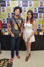 Papon and Shalmali Kholgade at the Announcement Of Mirchi Top 20 Concert on 10th Oct 2016 (24)_57fc85fb7d67f.JPG