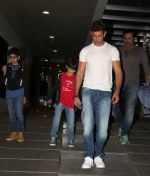 Hrithik Roshan snapped with kids  on 12th Oct 2016 (4)_57ff3163b1533.JPG
