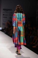 Model walk the ramp for Krishna Mehta show on Day 1 of AIFW on 12th Oct 2016 (8)_57ff1bac07e60.jpg