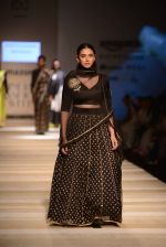 Aditi Rao Hydari walk the ramp for Road to Chanderi show in AIFW on 12th Oct 2016 (5)_5800690f72536.jpg