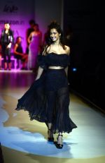 Disha Patani at Love Genration show on 12th Oct 2016 (29)_58005dbaeba1d.jpg