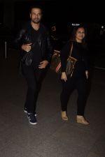 Rohit Roy snapped at airport on 13th Oct 2016 (50)_5800c5becfa63.JPG