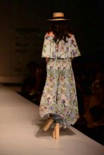 Model walk the ramp for Asheema Leena show on day 2 of AIFW on 14th Oct 2016 (12)_580213883e027.jpg