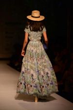 Model walk the ramp for Asheema Leena show on day 2 of AIFW on 14th Oct 2016 (14)_580213997bcb3.jpg