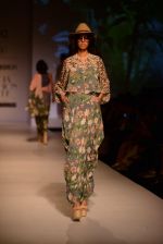 Model walk the ramp for Asheema Leena show on day 2 of AIFW on 14th Oct 2016 (7)_580213666899a.jpg