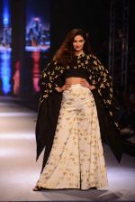 Athiya Shetty walks for Masaba at Amazon India Fashion Week on 15th Oct 2016 (26)_5804a2e736190.jpg