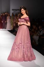 Divya Khosla Kumar walks for soltee by sulakshna monga on 16th Oct 2016 (10)_5804c0f843ad6.jpg