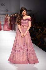 Divya Khosla Kumar walks for soltee by sulakshna monga on 16th Oct 2016 (19)_5804c100e0bf1.jpg