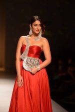 Ileana D Cruz walks for Abhishek Kankaria and shruti Tapuria at amazon day 5 on 16th Oct 2016 (13)_5804c122caf41.jpg