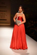 Ileana D Cruz walks for Abhishek Kankaria and shruti Tapuria at amazon day 5 on 16th Oct 2016 (28)_5804c12f20c98.jpg