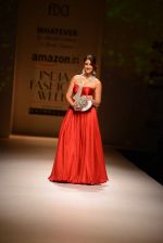 Ileana D Cruz walks for Abhishek Kankaria and shruti Tapuria at amazon day 5 on 16th Oct 2016 (41)_5804c13a10444.jpg