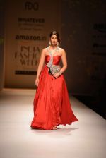 Ileana D Cruz walks for Abhishek Kankaria and shruti Tapuria at amazon day 5 on 16th Oct 2016 (5)_5804c11a3da52.jpg