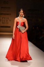 Ileana D Cruz walks for Abhishek Kankaria and shruti Tapuria at amazon day 5 on 16th Oct 2016 (8)_5804c11ceefa9.jpg