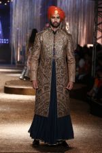 Model walk the ramp for JJ Valaya Show grand finale at amazon India Fashion Week on 16th Oct 2016 (16)_5804c626c5000.jpg