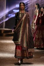 Model walk the ramp for JJ Valaya Show grand finale at amazon India Fashion Week on 16th Oct 2016 (40)_5804c639ddd3b.jpg