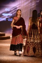 Model walk the ramp for JJ Valaya Show grand finale at amazon India Fashion Week on 16th Oct 2016 (68)_5804c6509f6f5.jpg