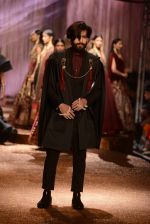 Model walk the ramp for JJ Valaya Show grand finale at amazon India Fashion Week on 16th Oct 2016 (74)_5804c654c4120.jpg