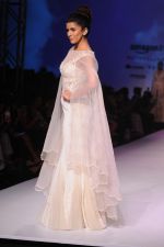 Nimrat Kaur walk the ramp for Mandira Wrik_s show at Amazon India Fashion Week on 15th Oct 2016 (42)_580498df285b8.jpg