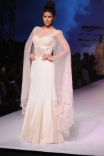 Nimrat Kaur walk the ramp for Mandira Wrik_s show at Amazon India Fashion Week on 15th Oct 2016 (47)_580498e565a69.jpg