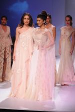 Nimrat Kaur walk the ramp for Mandira Wrik_s show at Amazon India Fashion Week on 15th Oct 2016 (6)_580498dac89a8.jpg