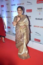 Rekha at Filmfare Glamour & Style Awards 2016 in Mumbai on 15th Oct 2016 (2149)_5804db9070b9d.JPG