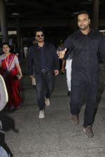 Anil Kapoor snapped at airport on 19th Oct 2016 (4)_58086f8ab0b98.JPG