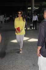 Juhi Chawla snapped at airport on 19th Oct 2016 (20)_58086f9fb9971.JPG