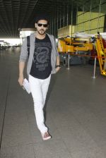 Zayed Khan snapped at airport on 19th Oct 2016 (12)_58086fbb9135b.JPG