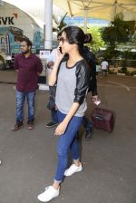 Shraddha kapoor at domestic Airport on 20th Oct 2016 (8)_5809af92b1147.JPG