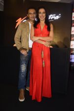 Pooja Bedi, Marc Robinson during the launch of KamaSutra Honeymoon Surprise Pack on 21st Oct 2016 (28)_580b5d9e76056.JPG